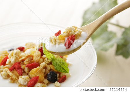 Yoghurt granola 25114554