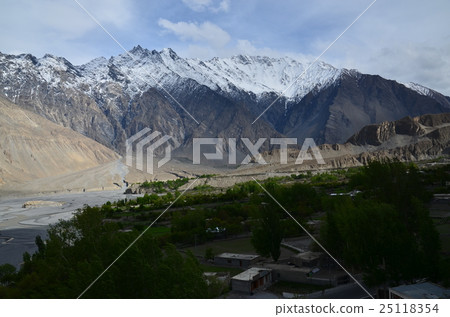 Beautiful mountain seen by trekking Pakistan Passa 25118354