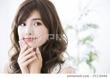 年輕的女士 年輕的女士 25118488