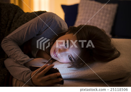 young woman      25118506
