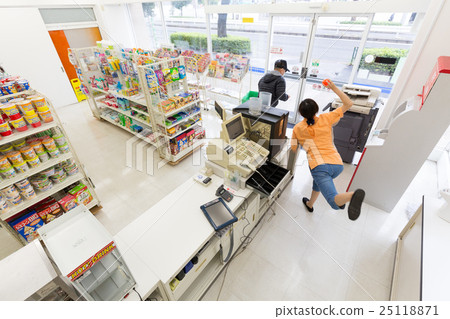 A whole story of a convenience robbery that a security camera captured 14 A whole story of a convenience robbery that a security camera captured 14 25118871