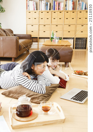 女孩聯盟室共享個人電腦女性朋友聚會分享房友好友室友 女孩聯盟室共享個人電腦女性朋友聚會分享房友好友室友 25118930