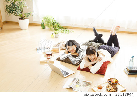 Girls' Union Room Room Share Personal Computer Woman Friends Party Share House Friend Friendly Roommate Girls' Union Room Room Share Personal Computer Woman Friends Party Share House Friend Friendly Roommate 25118944