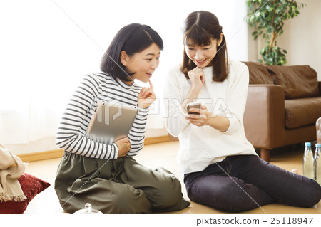 Girls' Unit Smartphone Tablet Room Share Female Friends Share House Friend Room Mate Girls' Unit Smartphone Tablet Room Share Female Friends Share House Friend Room Mate 25118947