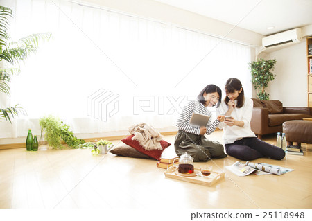 Girls' Unit Smartphone Tablet Room Share Female Friends Share House Friend Room Mate 25118948