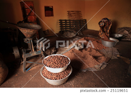 製作Sheabutter Mubanayili加納乳木果油製作加納 25119651