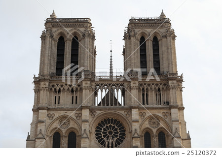 Notre Dame Temple (Person cut) 25120372