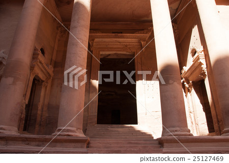 Petra ruins El · Hazune (treasure shrine) Petra ruins El · Hazune (treasure shrine) 25127469