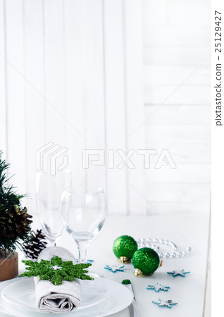 Christmas table setting in green 25129427