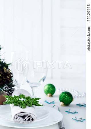 Christmas table setting in green Christmas table setting in green 25129428