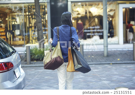 Women in shopping Women in shopping 25131551