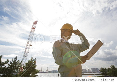 Crane and harbor workers 25132246