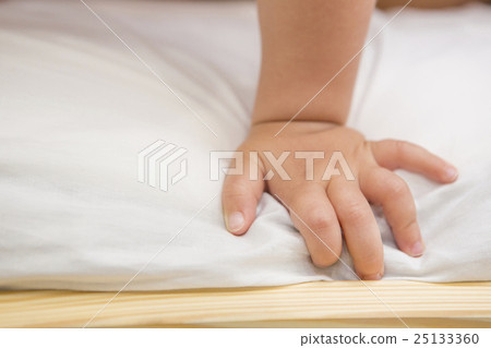 Child's hand Child's hand 25133360