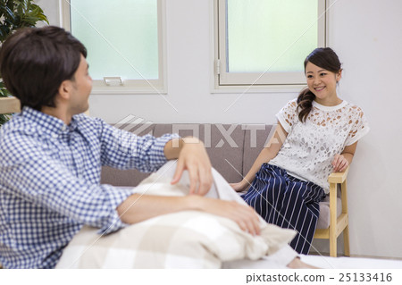 Men entering the bed and women sitting on the sofa Men entering the bed and women sitting on the sofa 25133416