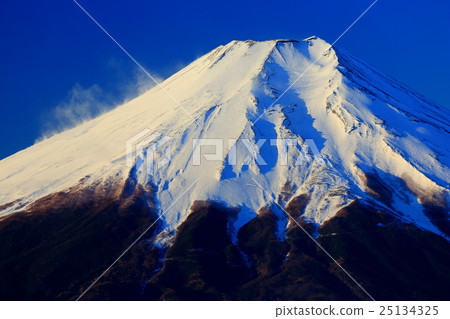Mount Fuji rising snow smoke seen from Oshino / Suko mountain 25134325