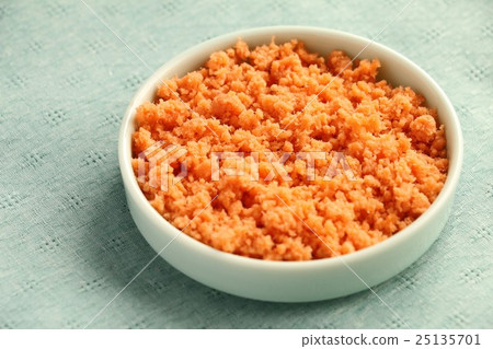 Salmon flakes Salmon flakes 25135701