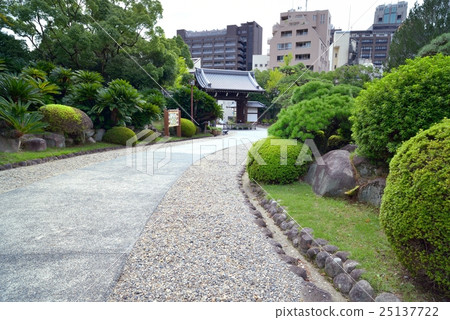 Slope of entrance of Kobe Ekimae 25137722