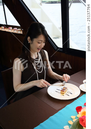 Lunch Cruise Lunch Cruise 25137764
