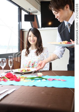 Lunch Cruise 25138108