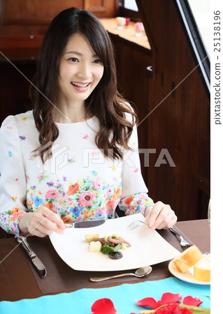 Lunch Cruise Lunch Cruise 25138196