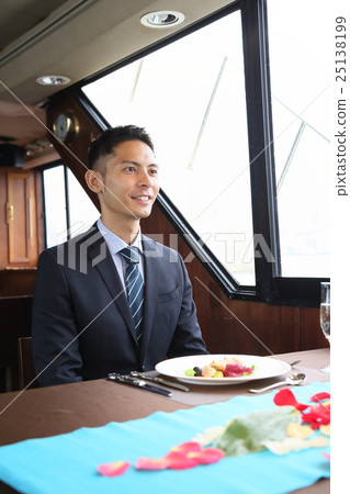 Lunch Cruise 25138199