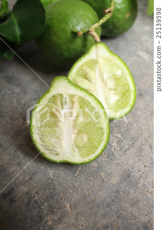 Fresh kaffir and leech lime 25139598