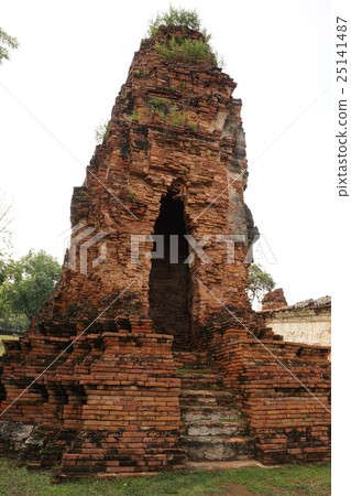 "Wat Mahathat" of the Ayutthaya remains of the Kingdom of Thailand "Wat Mahathat" of the Ayutthaya remains of the Kingdom of Thailand 25141487