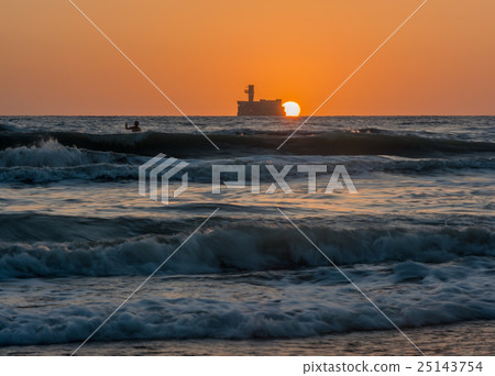 sunrise at sea 25143754