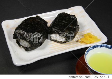 Rice balls and tea 25154501