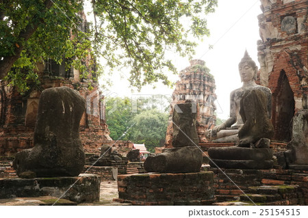 Ayutthaya ruins "Wat Maha That" 25154515