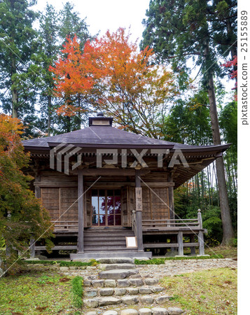 Autumn leaves of Hiraizumi Chusonji, a World Heritage Site 25155889