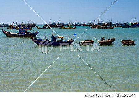 A dock in La Gi & Ke Ga beach, Binh Thuan, Vietnam 25156144