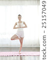做瑜伽的女人 25157049