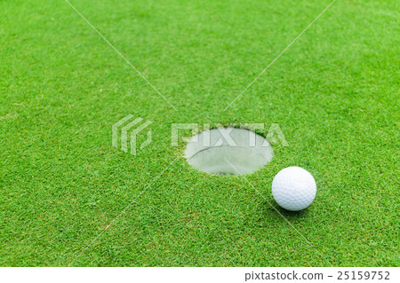 高爾夫球和杯子 高爾夫球和杯子 25159752