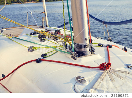 Preparation of staysail for use Preparation of staysail for use 25160871
