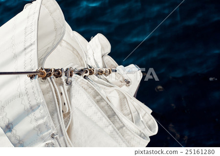 Top view staysail carbines on the bow 25161280