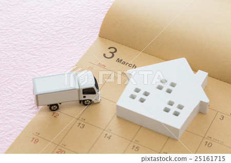 Calendar and track and house 25161715