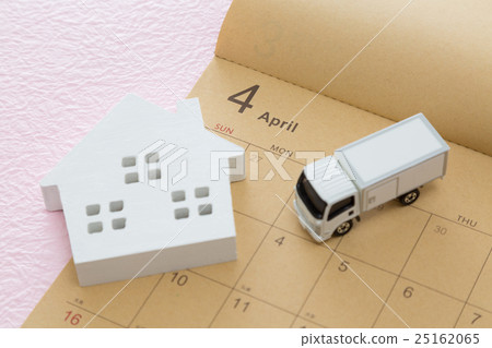 Calendar and track and house 25162065