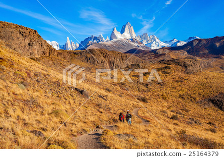 Fitz Roy mountain, Patagonia 25164379