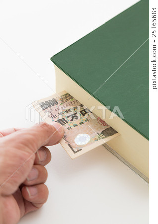 Image of a secretary Image of a secretary 25165683