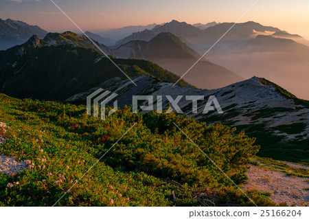 染塔山山脈後 染塔山山脈後 25166204