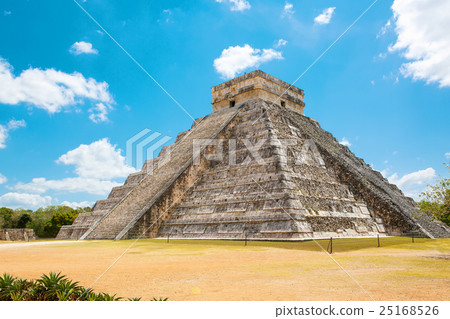 Temple of Kukulkan in Chichen Itza, Yucatan 25168526
