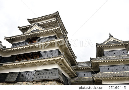 日本100國寶松本城天獅（從東側） 25169445