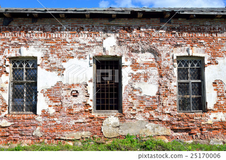 Old building in Kirillo-Belozersky monastery. 25170006