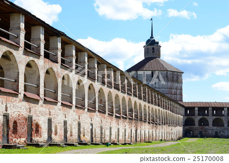 Fortress wall of Kirillo-Belozersky monastery. 25170008