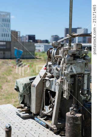 在建造場所的乏味機器 25171465