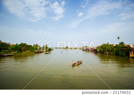 Fishing on Thu Bon river, Hoi An, Quang Nam Fishing on Thu Bon river, Hoi An, Quang Nam 25174032
