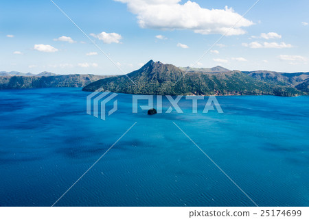 Hokkaido Mashuu Lake blue sky white clouds fall 25174699