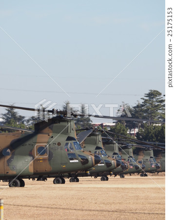 Chiba prefecture Funabashi City Narashino garrison waiting for the start of descent training to be held in the new spring Many large transport helicopters 25175153