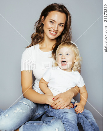 pretty real fashion mother with cute blond little 25175239